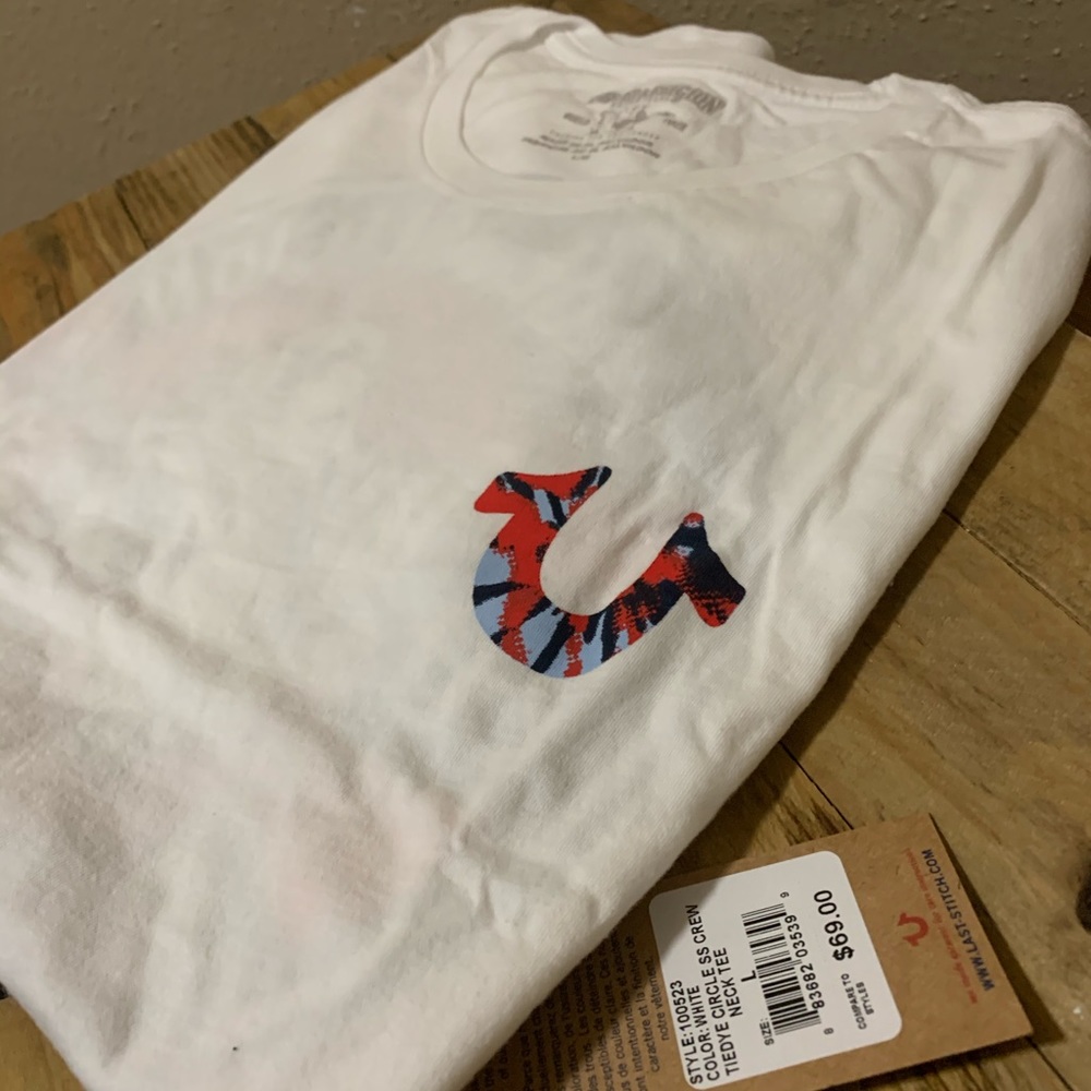 NWT TRUE RELIGION SHIRT